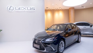 Lexus Panen Penjualan Mobil Berbasis Listrik