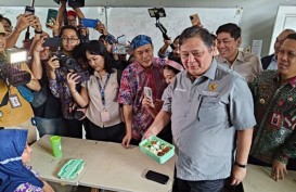 Airlangga Didampingi Ketua TKD Prabowo-Gibran DKI saat Uji Coba Makan Siang Gratis di SMPN 2 Tangerang