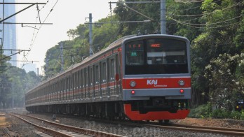 Info KRL Commuter Line Rangkasbitung-Tanah Abang 1 Maret: Pohon Tumbang Masih Dievakuasi