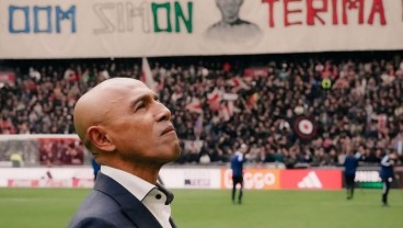Simon Tahamata dan Aroma Kental Indonesia di Ajax Amsterdam
