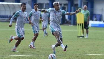 Jelang Lawan Persija, Persib Bandung Gelar Latihan Tertutup
