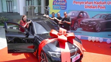 20 Tahun Jadi Pelanggan Setia Telkomsel, Ibu Rumah Tangga Boyong BMW