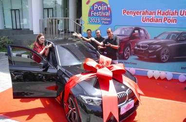 20 Tahun Jadi Pelanggan Setia Telkomsel, Ibu Rumah Tangga Boyong BMW