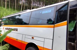 Tabrakan Bus Harapan Jaya vs Mobil di Kediri, 12 Orang Luka