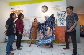 Pelindo Marine Dorong Penggunaan Pewarna Alami pada Batik Surabaya