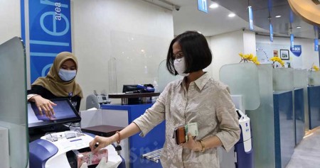 Cara mengajukan pinjaman BCA offline dan online. Bisnis/Eusebio Chrysnamurti