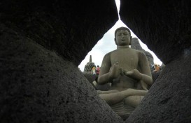 Relawan Kemanusiaan Buddha Asal Malaysia Terpesona dengan Candi Borobudur