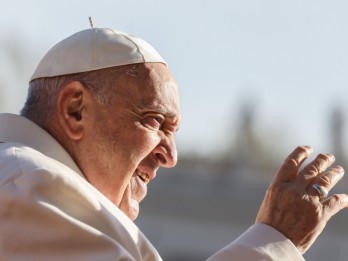 Paus Fransiskus Tiba-tiba Minta Ukraina Kibarkan 