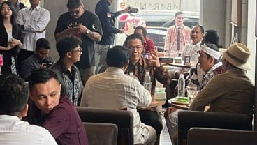 Bursa Pilgub Jabar 2024: Ridwan Kamil Vs Dedi Mulyadi?