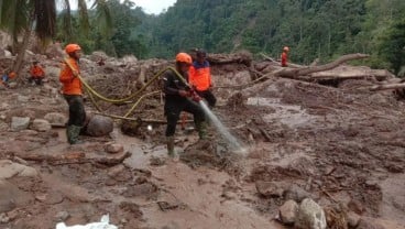 Jalan Nasional yang Terban di Pesisir Selatan Bisa Dilalui Kembali