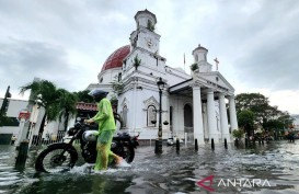 Ketinggian Air Banjir di Kota Lama Semarang Mencapai Setengah Meter
