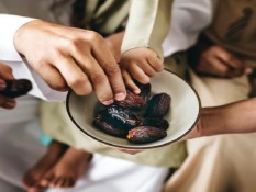 6 Tips Melatih dan Mengajari Anak Puasa Selama Ramadan