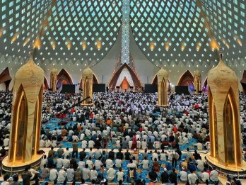 Ada Takjil Gratis di Masjid Raya Al Jabbar Sepanjang Ramadan