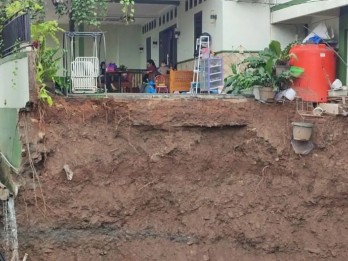 Tanah Ambles di Semarang Mengakibatkan Kerusakan Rumah Warga