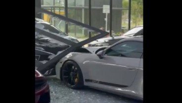 Fakta Seputar Xpander Tabrak Porsche di PIK 2