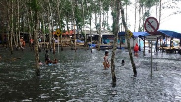 Warga Pesisir Jember Diminta Waspadai Banjir Rob