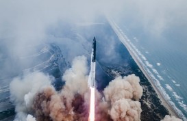 Pancaran Sinar Bangkai Roket SpaceX Milik Elon Musk Kalahkan Aurora