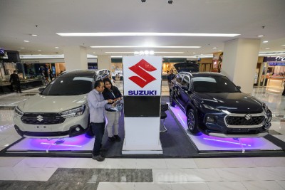 Suzuki Grand Vitara Tipe GX AT dan Suzuki XL7 Alpha Hybrid Mejeng Pada Pameran Otomotif di Mal Kota Kasablanka