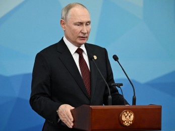 Tampil Perdana Usai Pilpres, Putin 'Dikawal' 3 Capres Lawannya