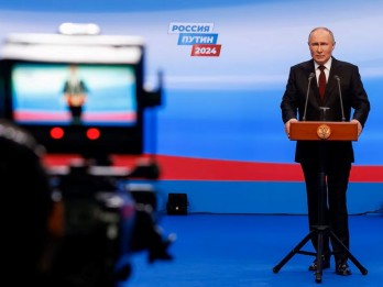 Menang Telak di Rusia, Putin Ejek Demokrasi di Pilpres AS