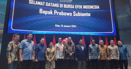 Prabowo Subianto bersama Garibaldi Thohir, Pieter Tanuri, dan Maruarar Sirait berkunjung ke Bursa Efek Indonesia (BEI) pada Rabu, (31/1/2024). Bisnis-Rizqi Rajendra.