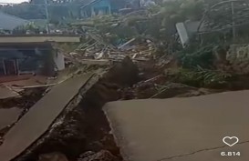 Dampak Gempa Tuban, Bangunan Gedung Retak, Rumah Ambruk, Jalan Terbelah