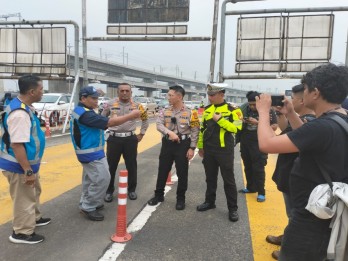 Truk Ugal-ugalan Biang Kerok Kecelakaan Beruntun di GT Halim Utama