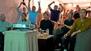 Momen Jokowi dan para Menteri Nobar saat Indonesia Gasak Vietnam