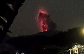 Gunung Marapi Semburkan Lava Pijar Setinggi 1.500 Meter dari Puncak Kawah