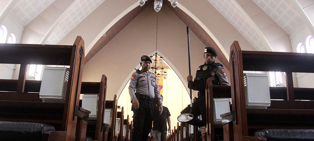 Sterilisasi Gereja Jelang Paskah di Malang