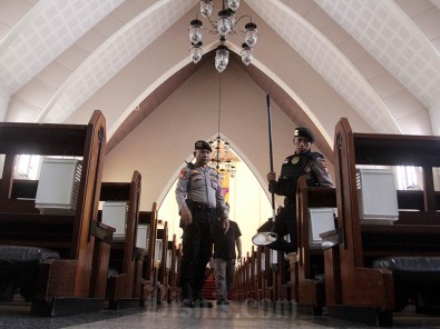 Sterilisasi Gereja Jelang Paskah di Malang