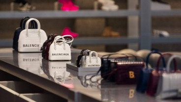 Pendiri Balenciaga, Merek Mewah yang Rilis Gelang Selotip Seharga Nyaris Rp70 Juta