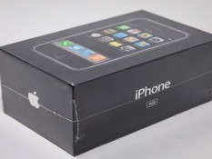 iPhone 4GB Generasi Pertama Laku Dilelang Seharga Rumah!