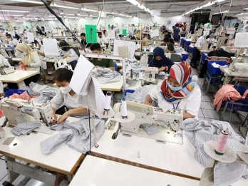PMI Manufaktur Cerah tapi Pabrik Tekstil dan Sepatu Banyak Tutup, Tanya Mengapa?