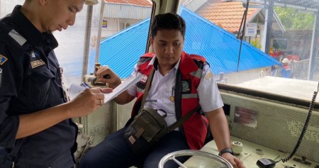 Pihak Balai Teknik Perkeretaapian (BTP) Kelas II Padang melakukan ramp check sarana kereta api di Divre II Sumatra Barat. dok BTP