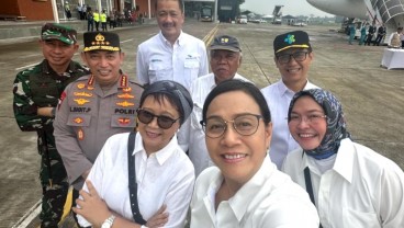 Cekrek! Sri Mulyani Foto Ala Gen Z Bareng Menteri, Kapolri, hingga Dirut Garuda