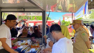 Pj Bupati PPU Meninjau Pasar Murah untuk Masyarakat