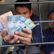 Rupiah Dekati Rp16.000, AMRO Sebut BI Perlu Pertahankan Kebijakan Moneter Ketat
