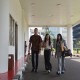 Beda Nasib dengan Harvey, Sandra Dewi Keluar Dari Kejagung Tanpa Rompi Tahanan