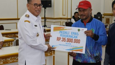 Pj Bupati PPU Serahkan Penghargaan untuk Atlet Penyandang Disabilitas