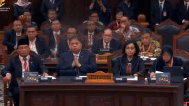 Hakim MK Cecar Muhadjir Terkait Maksud Penugasan Presiden Soal Bansos