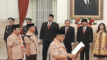 Jokowi Kukuhkan Buwas Jadi Ketua Kwarnas Gerakan Pramuka