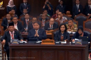 Hakim MK Saldi Isra Soroti Urgensi Jokowi Bagi Bansos di Jawa Tengah Selama Pemilu 2024