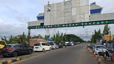 JELAJAH LEBARAN 2024: H-4 Lebaran, Lalin Menuju Pelabuhan Merak Macet hingga 10 Km