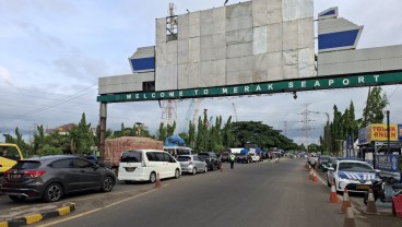 Arus Lalin ke Pelabuhan Merak Tak Bisa Gerak, Jalan Tol Macet 7 Km!