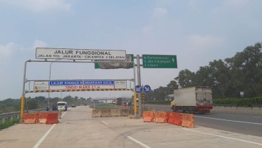 Ada Mobil Terbakar, Arus Lalin Tol Japek Karawang Timur Arah Jakarta Padat