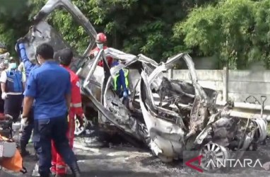 Polri Identifikasi 13 Kantong Mayat yang Terbakar Akibat Kecelakaan Tol Japek KM 58