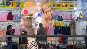 H-2 Lebaran: Pasar Tanah Abang Mulai Sepi, Pedagang Raup Rp20 Juta/Hari!
