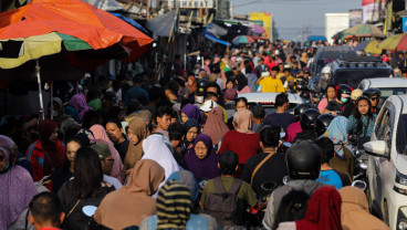 Sehari Jelang Lebaran, Pasar Tradisional Dipenuhi Masyarakat