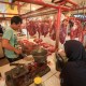 Harga Daging Sapi hingga Tomat Melonjak H-1 Lebaran, Pembeli: Bawa Duit Rp100.000 Nggak Cukup